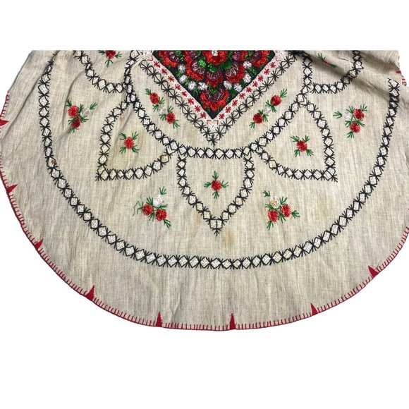 Vintage Linen Tablecloth Oval Heavily Embroidered Red Beige Intricate Round Rare - Picture 4 of 6